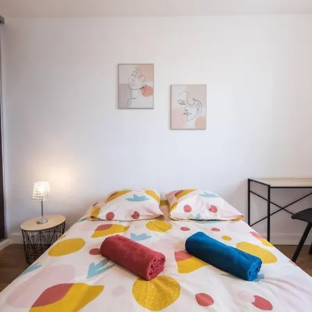 Spacieux Et Vue Sur Espaces דירה